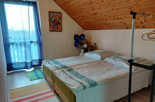 Foto 6 - Appartamento con 2 camere da letto a Balatonkeresztúr con giardino