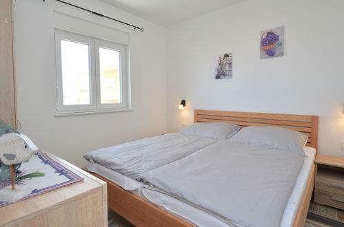 Foto 9 - Appartamento con 2 camere da letto a Tisno