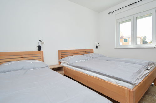 Foto 8 - Appartamento con 2 camere da letto a Tisno con vista mare