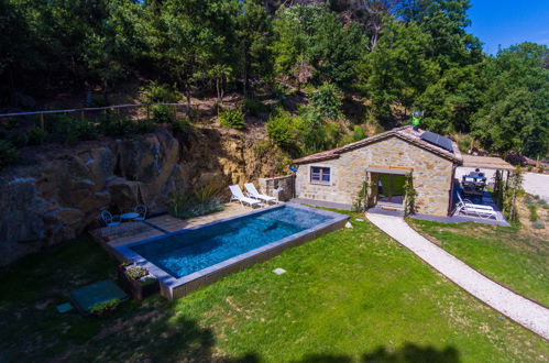 Photo 24 - Maison de 1 chambre à Passignano sul Trasimeno avec piscine privée et vues sur la montagne