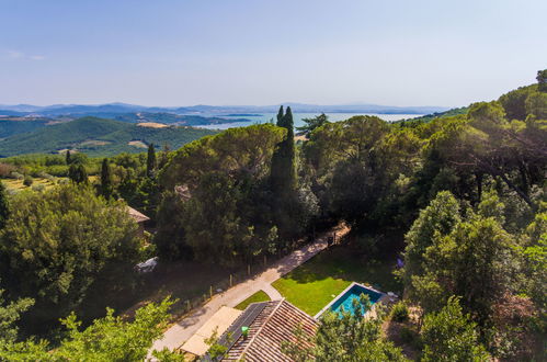 Foto 3 - Casa de 1 habitación en Passignano sul Trasimeno con piscina privada y vistas a la montaña