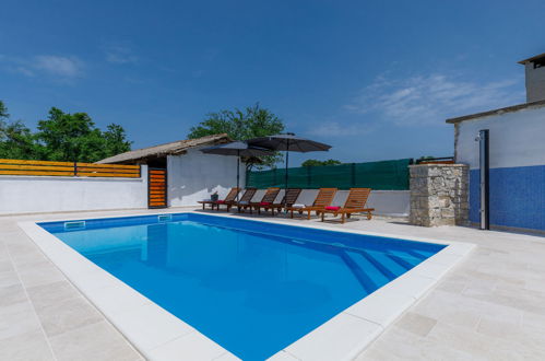 Foto 5 - Casa de 3 quartos em Žminj com piscina privada e vistas do mar