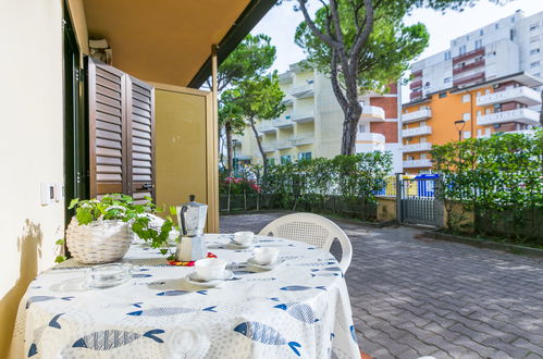 Foto 16 - Apartamento de 1 habitación en Lignano Sabbiadoro con terraza y vistas al mar