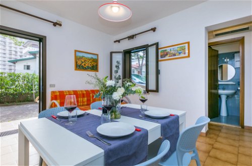 Foto 3 - Apartment mit 1 Schlafzimmer in Lignano Sabbiadoro mit terrasse und blick aufs meer