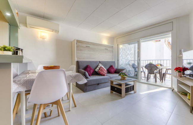 2 bedroom Apartment in Roses with terrace - Photo 2
