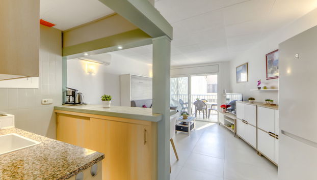 2 bedroom Apartment in Roses with terrace - Photo 3