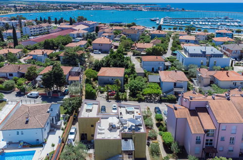 Photo 1 - Appartement de 1 chambre à Umag avec piscine et vues à la mer