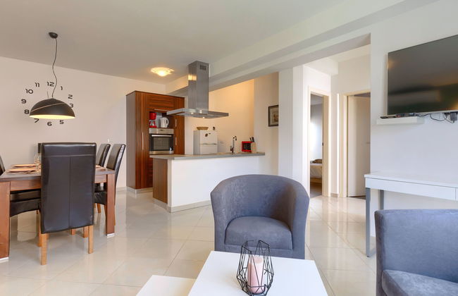 Apartamento de 3 quartos em Umag com piscina privada e jardim - Foto 9