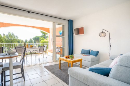 Foto 6 - Apartment mit 2 Schlafzimmern in Saint-Raphaël mit schwimmbad und blick aufs meer