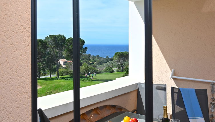 Photo 1 - 1 bedroom Apartment in Saint-Raphaël with swimming pool and garden