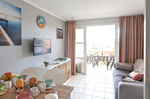 Photo 14 - 1 bedroom Apartment in Saint-Raphaël with swimming pool and sea view