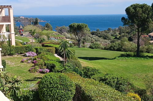 Photo 1 - 1 bedroom Apartment in Saint-Raphaël with swimming pool and sea view