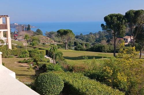 Foto 21 - Appartamento con 1 camera da letto a Saint-Raphaël con piscina e vista mare