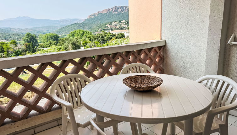 Foto 1 - Apartamento de 1 quarto em Saint-Raphaël com piscina e jardim