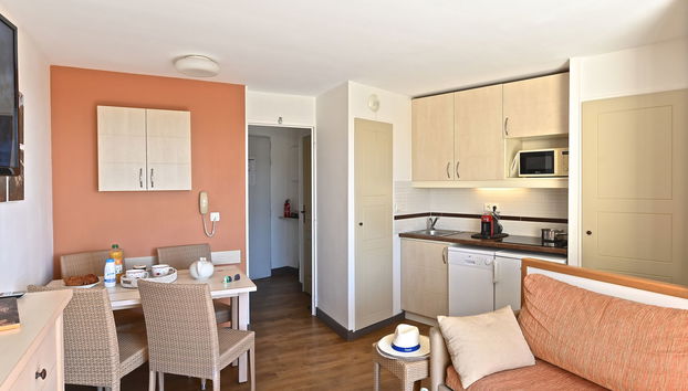 Apartment mit 1 Schlafzimmer in Saint-Raphaël mit schwimmbad und garten - Foto 3