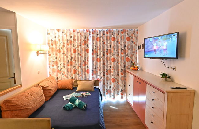 Apartamento de 1 quarto em Saint-Raphaël com piscina e jardim - Foto 9