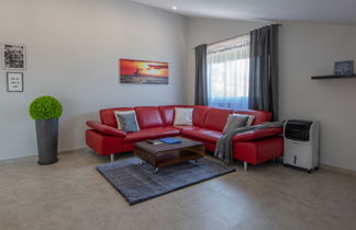 Foto 3 - Appartamento con 2 camere da letto a Lovran con piscina e terrazza