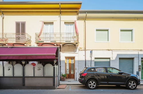 Photo 33 - Maison de 2 chambres à Viareggio avec jardin et vues à la mer