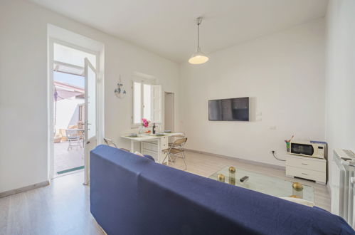 Foto 9 - Casa de 2 habitaciones en Viareggio con jardín y vistas al mar