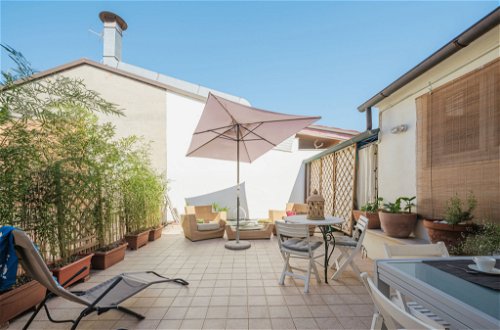 Foto 3 - Casa con 2 camere da letto a Viareggio con giardino e vista mare