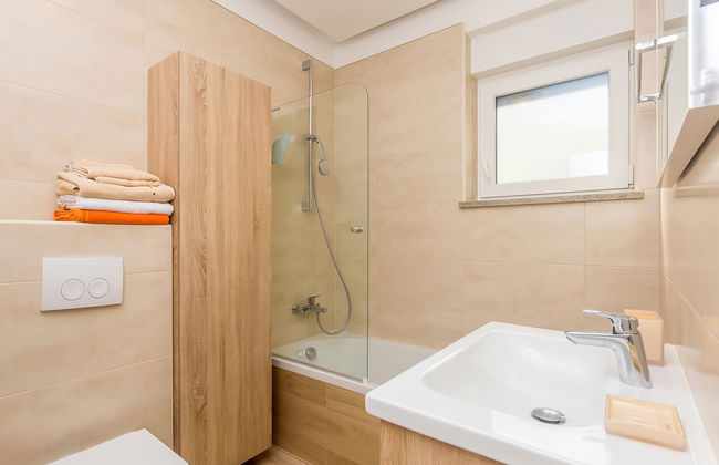 Casa de 4 quartos em Malinska-Dubašnica com piscina privada e jardim - Foto 29