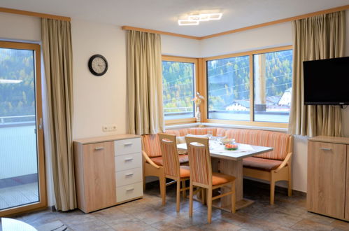 Foto 3 - Apartment mit 1 Schlafzimmer in Sankt Anton am Arlberg mit blick auf die berge