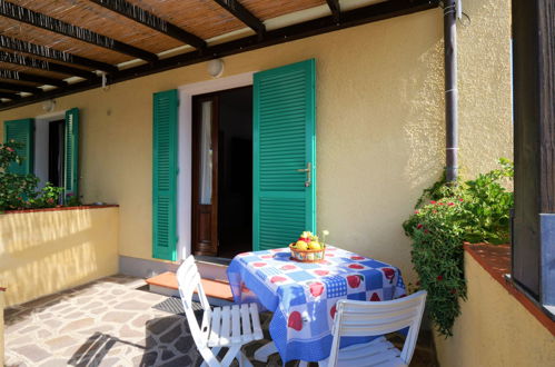 Photo 15 - 1 bedroom Apartment in Capoliveri with garden and terrace