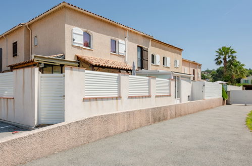 Foto 18 - Apartamento de 1 quarto em Sainte-Maxime com piscina e vistas do mar