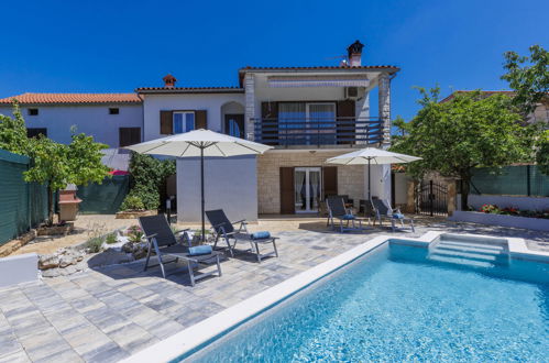 Photo 17 - Maison de 3 chambres à Barban avec piscine privée et vues à la mer