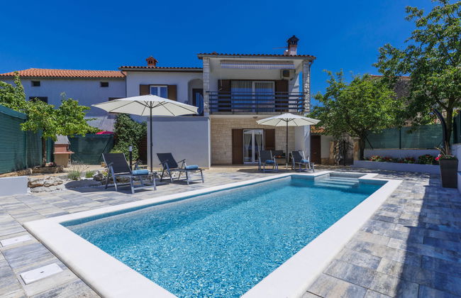 Casa de 4 quartos em Barban com piscina privada e jardim - Foto 1