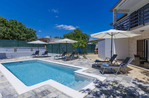 Photo 27 - Maison de 3 chambres à Barban avec piscine privée et vues à la mer