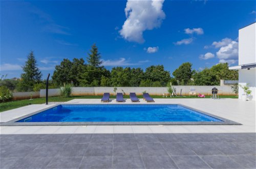 Foto 15 - Casa de 3 quartos em Vodnjan com piscina privada e vistas do mar