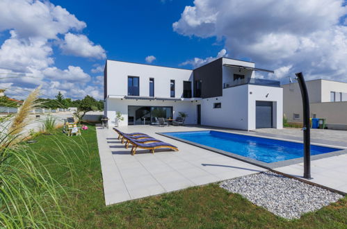 Foto 23 - Casa con 3 camere da letto a Vodnjan con piscina privata e vista mare