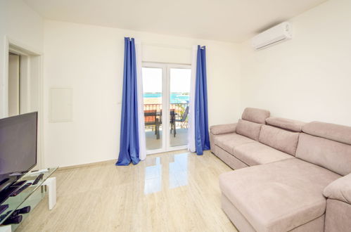 Foto 4 - Apartamento de 3 quartos em Sibenik com piscina e jardim