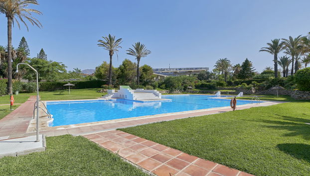 Casa de 2 quartos em Estepona com piscina e jardim - Foto 2