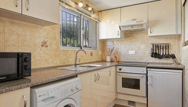 Casa de 2 quartos em Estepona com piscina e jardim - Foto 4