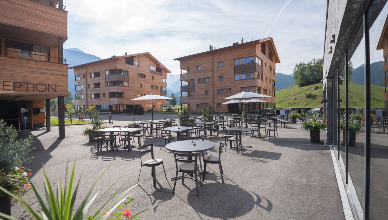 Apartamento de 2 quartos em Disentis/Mustér com piscina e jardim - Foto 1