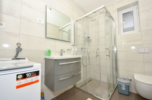 Foto 25 - Apartamento de 3 quartos em Pašman com piscina privada e jardim