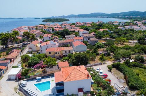 Foto 35 - Apartamento de 3 habitaciones en Pašman con piscina privada y vistas al mar