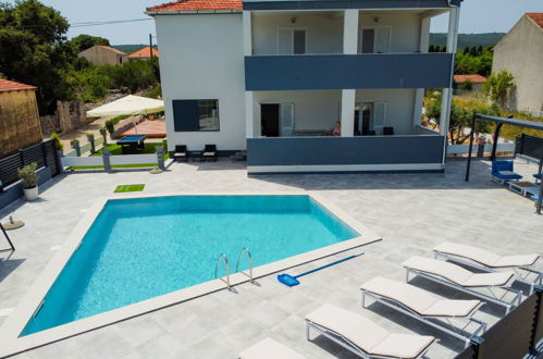 Foto 2 - Apartamento de 3 habitaciones en Pašman con piscina privada y vistas al mar