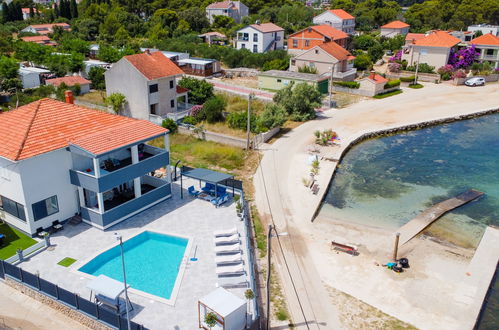 Foto 33 - Appartamento con 3 camere da letto a Pašman con piscina privata e giardino