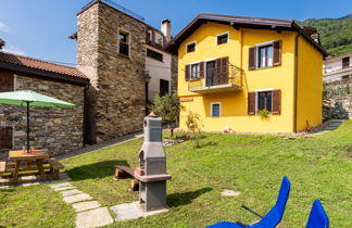 Photo 2 - Maison de 2 chambres à Sorico avec jardin et vues sur la montagne