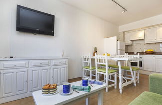 Photo 3 - 2 bedroom Apartment in Torroella de Montgrí with swimming pool