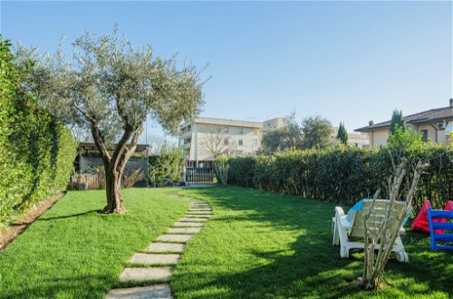 Foto 5 - Appartamento con 2 camere da letto a Pietrasanta con giardino e vista mare