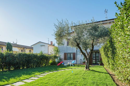 Foto 4 - Apartamento de 2 habitaciones en Pietrasanta con jardín y vistas al mar