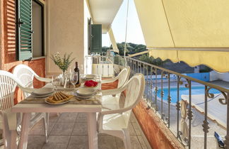 Foto 3 - Apartamento de 2 quartos em Trinità d'Agultu e Vignola com piscina e vistas do mar