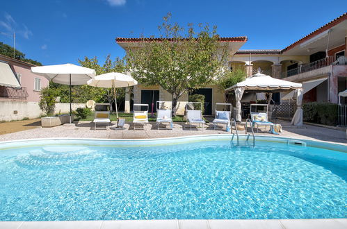 Photo 1 - Appartement de 2 chambres à Trinità d'Agultu e Vignola avec piscine et jardin