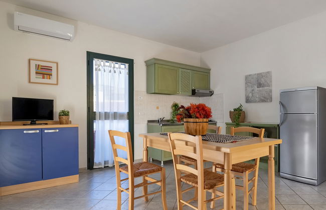 Apartamento de 3 quartos em Trinità d'Agultu e Vignola com piscina e jardim - Foto 6