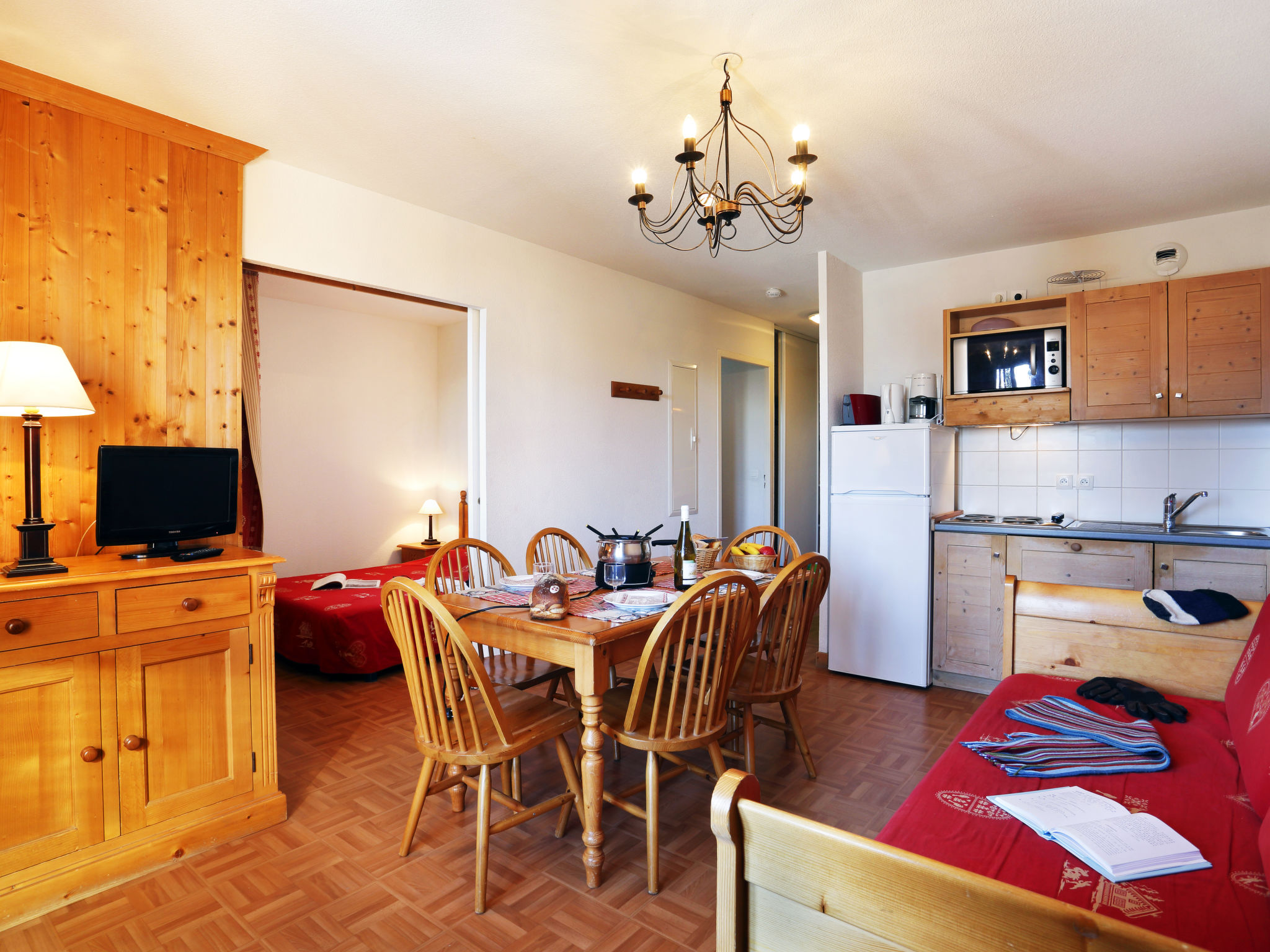 Foto 5 - Appartamento con 4 camere da letto a Fontcouverte-la-Toussuire con piscina e vista sulle montagne
