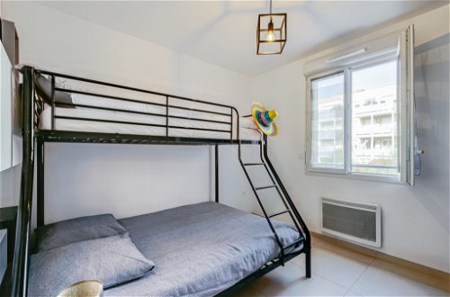 Foto 13 - Appartamento con 2 camere da letto a Cavalaire-sur-Mer con piscina e vista mare